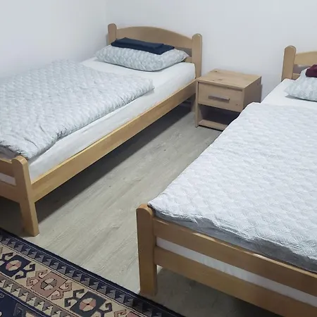 Apartamento Prenociste 3 Sobe *